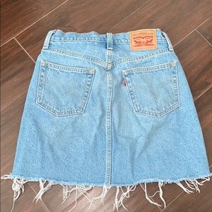 Levi’s ripped skirt Size 25